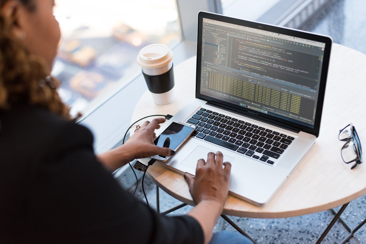 Trabajo en equipo en HackRush 2025